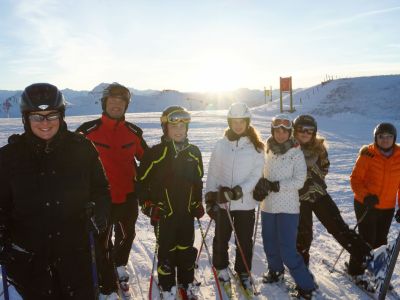 Skifahren gemeinsam mit anderen macht Spa.