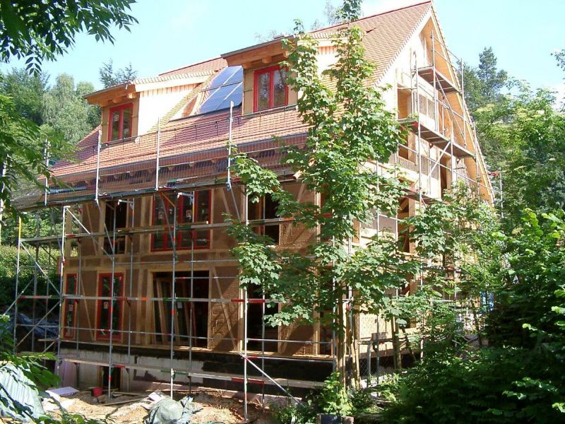 Zeitreise: 2002 - Ein Haus aus Holz und Lehm