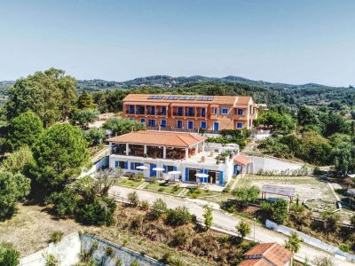 Familienhotel Korfu: Die Villla KaliMeera thront auf einem Hgel